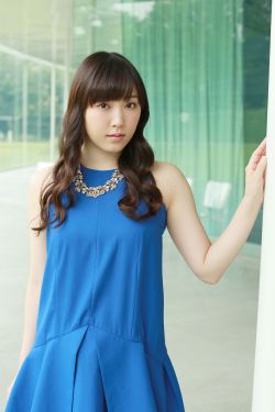 博主初中门口接女友放学?假的