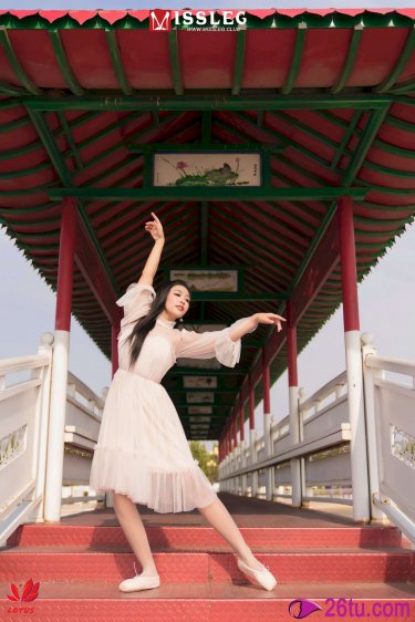 免费看裸体美女脱了衣服露视频胸